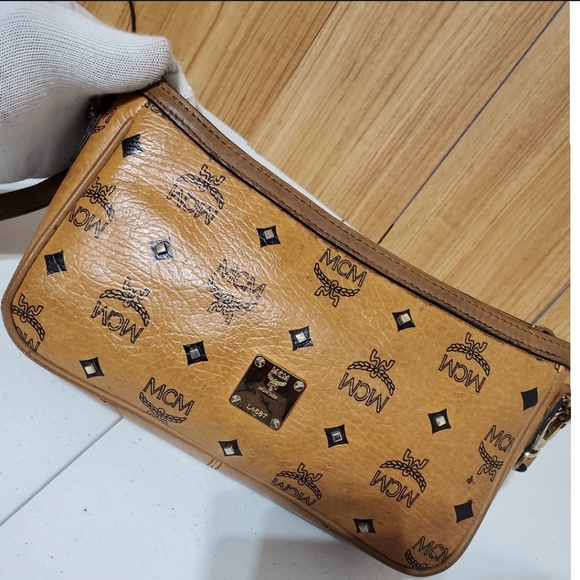 MCM COGNAC VISETOS POCHETTE CROSSBODY & Shoulder - Picture 4 of 9